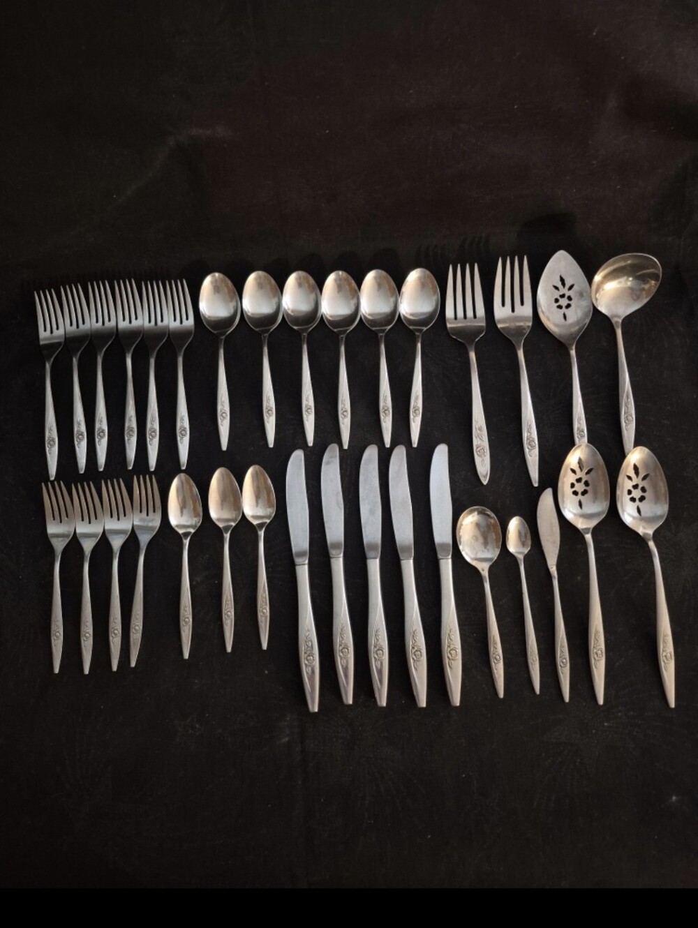 Oneida oneidacraft flatware lasting rose 33 piece lot silverware